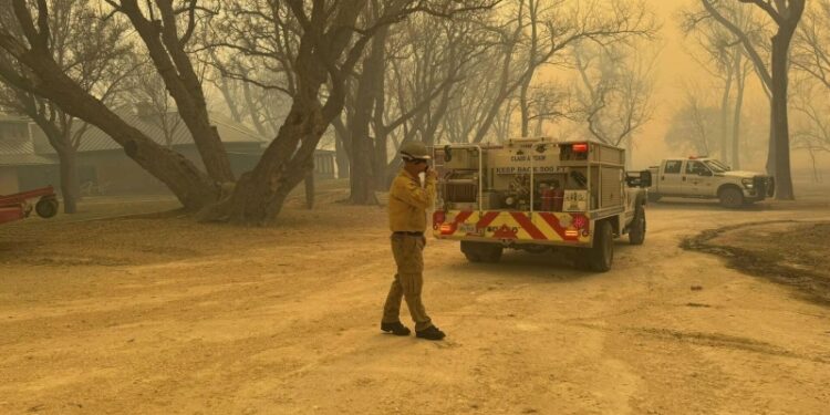 В Техасе загорелось предприятие по производству химикатов