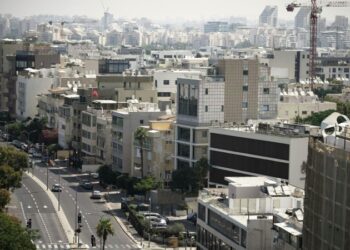 В Тель-Авиве сотни тысяч человек вышли на митинг в поддержку заложников