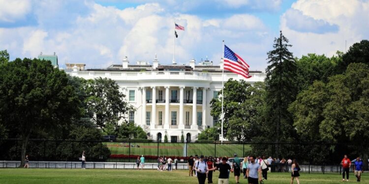 Власти США заморозили средства финансирования для продемократических штатов