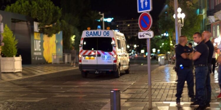 Во Франции четверо человек пострадали из-за торнадо