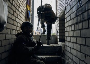 ВСУ избегают ближних боев в Красноармейске, рассказал боец