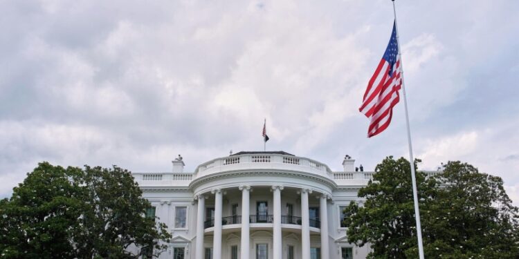 WSJ: в Белом доме признали, что США давят на Украину больше, чем на Россию