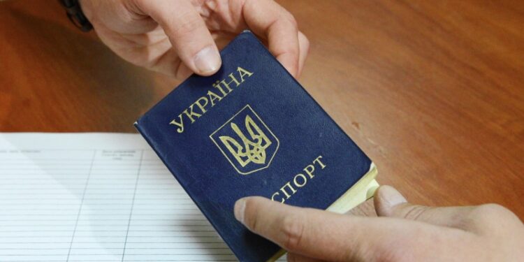 За месяц в Словакию выехали более 11 тысяч молодых украинцев