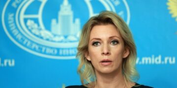 Захарова прокомментировала аннулирование Польшей виз российским экспертам