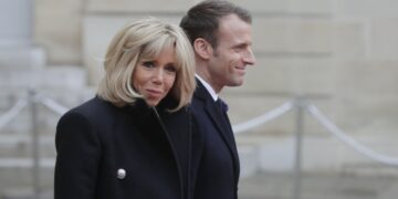 Жену Макрона записали на налоговом сайте под мужским именем