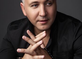 Звезда «ВИА Суперстар!» Илья Зудин о придирках жюри, общении с бывшими женами и новой любви