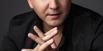 Звезда «ВИА Суперстар!» Илья Зудин о придирках жюри, общении с бывшими женами и новой любви