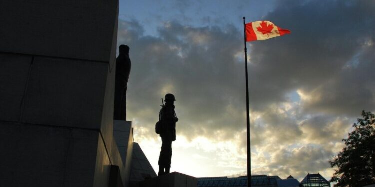 Американские пошлины толкают Канаду к сближению с Китаем, пишет WP