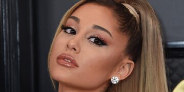 Австралийца, напавшего на Ариану Гранде в Сингапуре, депортировали