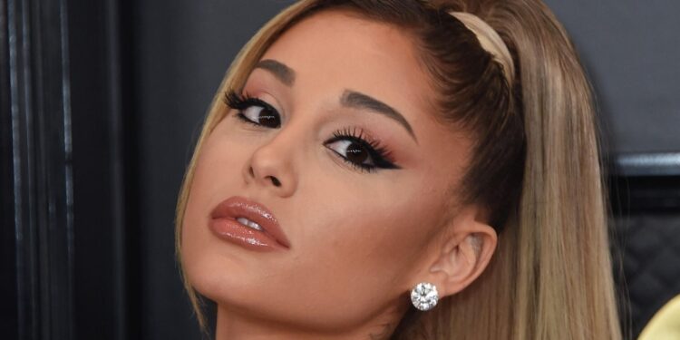 Австралийца, напавшего на Ариану Гранде в Сингапуре, депортировали