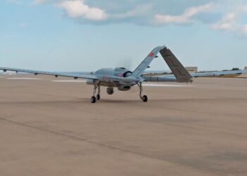 Беспилотный истребитель Bayraktar впервые в истории сбил самолет
