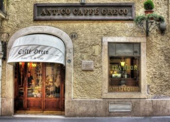 Часть средневековой башни Конти обрушилась в центре Рима