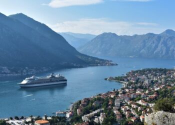 Черногория ужесточит визовый режим для россиян