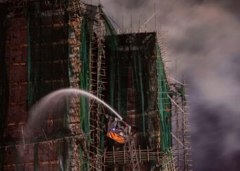 Число погибших при пожаре в Гонконге выросло до 146 человек