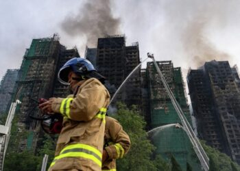 Число погибших во время крупного пожара в Гонконге выросло до 128 человек