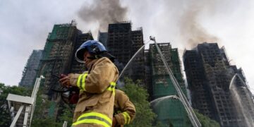 Число погибших во время крупного пожара в Гонконге выросло до 128 человек