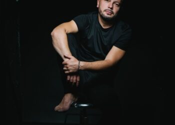 «Дети помогли встать на ноги»: Ярослав Сумишевский о пережитой трагедии, непростых вопросах сына и обретенном личном счастье