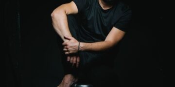 «Дети помогли встать на ноги»: Ярослав Сумишевский о пережитой трагедии, непростых вопросах сына и обретенном личном счастье