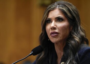 Два нацгвардейца пострадали при стрельбе у Белого дома, заявила глава МВБ