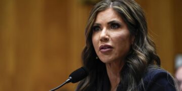 Два нацгвардейца пострадали при стрельбе у Белого дома, заявила глава МВБ