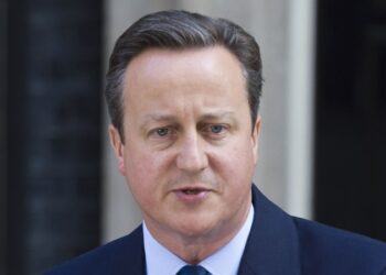 Экс-премьер Великобритании признался, что у него обнаружили рак простаты