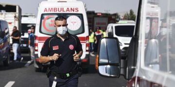 Еще двоих туристов госпитализировали из отеля в Стамбуле