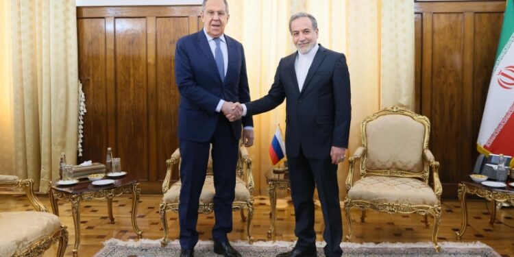 Глава МИД Ирана отрицает обмен посланиями относительно переговоров с США