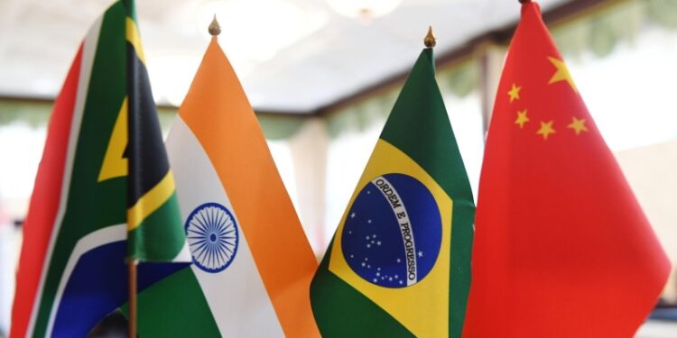 Индийские экспортеры призвали Моди ввести меры поддержки, пишет Bloomberg