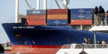 Китай приостановил портовые сборы с американских судов