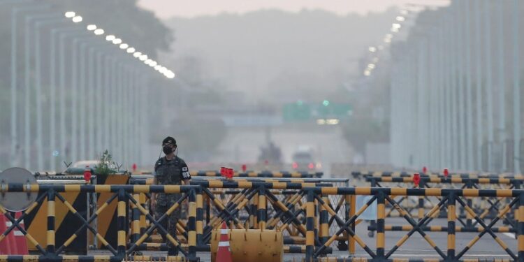 КНДР отреагировала на визит Хегсета в демилитаризованную зону