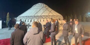 Лидеры стран ОДКБ встретились в юрте перед неформальным ужином