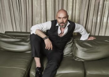 Максиму Аверину — 50: почему уехал из Москвы, боится светской тусовки и как реагирует на подколы за «Склифосовский»