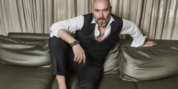 Максиму Аверину — 50: почему уехал из Москвы, боится светской тусовки и как реагирует на подколы за «Склифосовский»