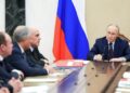 Многие западные СМИ исказили слова Путина на Совбезе, заявил Песков
