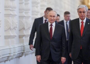 Москва и Астана обменялись мнениями по международным вопросам, заявил Путин