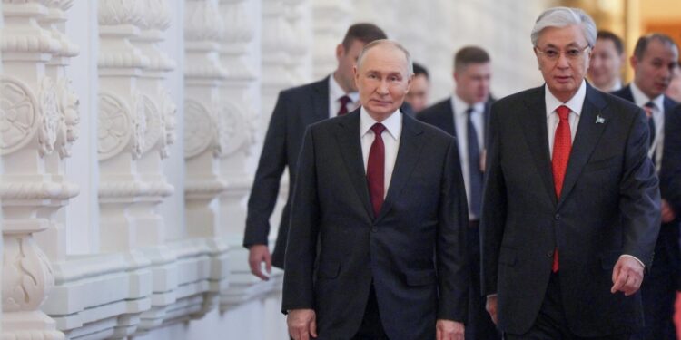 Москва и Астана обменялись мнениями по международным вопросам, заявил Путин