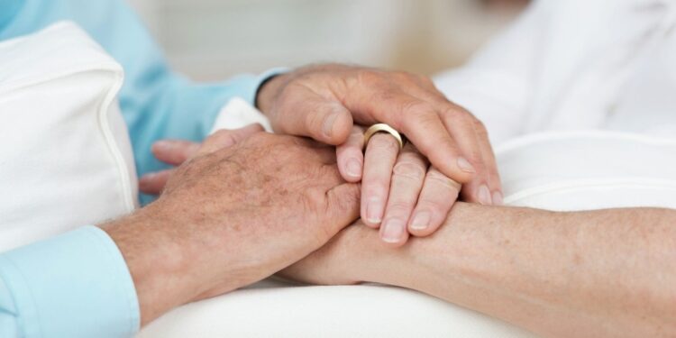 Мужчина скрыл от жены крупный выигрыш в лотерею и пожалел