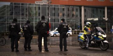 Около десяти человек пострадали во время протестов в Гисене, сообщили СМИ