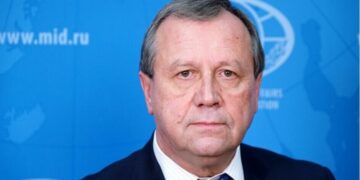 Посол России и глава МИД Израиля обсудили конфликт на Украине