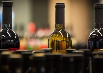 Поставки вина из ЕС в США рухнули до минимума с 2022 года