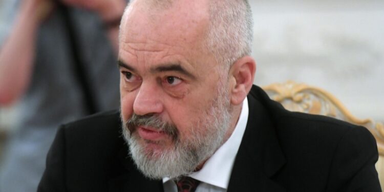 Премьер Албании слушал выступление Зеленского, схватившись за голову