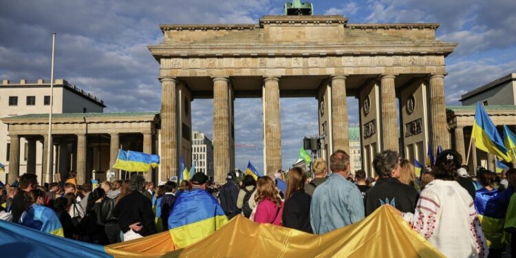 Прибывающие в ФРГ молодые украинцы не нужны Германии, заявил Мерц