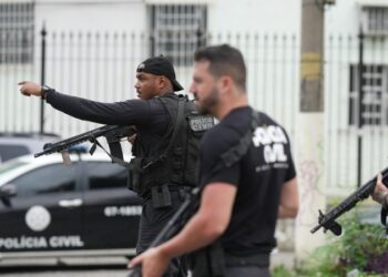 Протестующие с дубинками ворвались на конференцию ООН в Бразилии