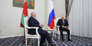 Путин и Лукашенко продолжали оживленно общаться после переговоров в Бишкеке