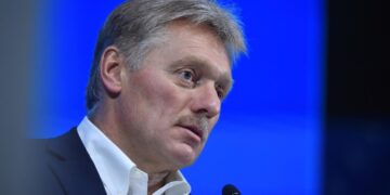 Скандал в Киеве привел к политической неопределенности, заявил Песков