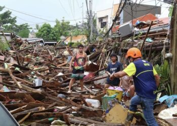СМИ: число погибших из-за тайфуна на Филиппинах превысило 100 человек