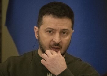 СМИ: усиление оппозиции на Украине может угрожать контролю Зеленского