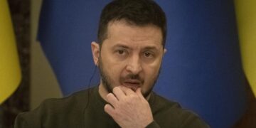 СМИ: усиление оппозиции на Украине может угрожать контролю Зеленского