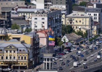 США будут склонять Зеленского принять соглашение с Россией, пишут СМИ