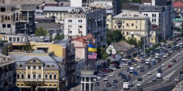 США будут склонять Зеленского принять соглашение с Россией, пишут СМИ